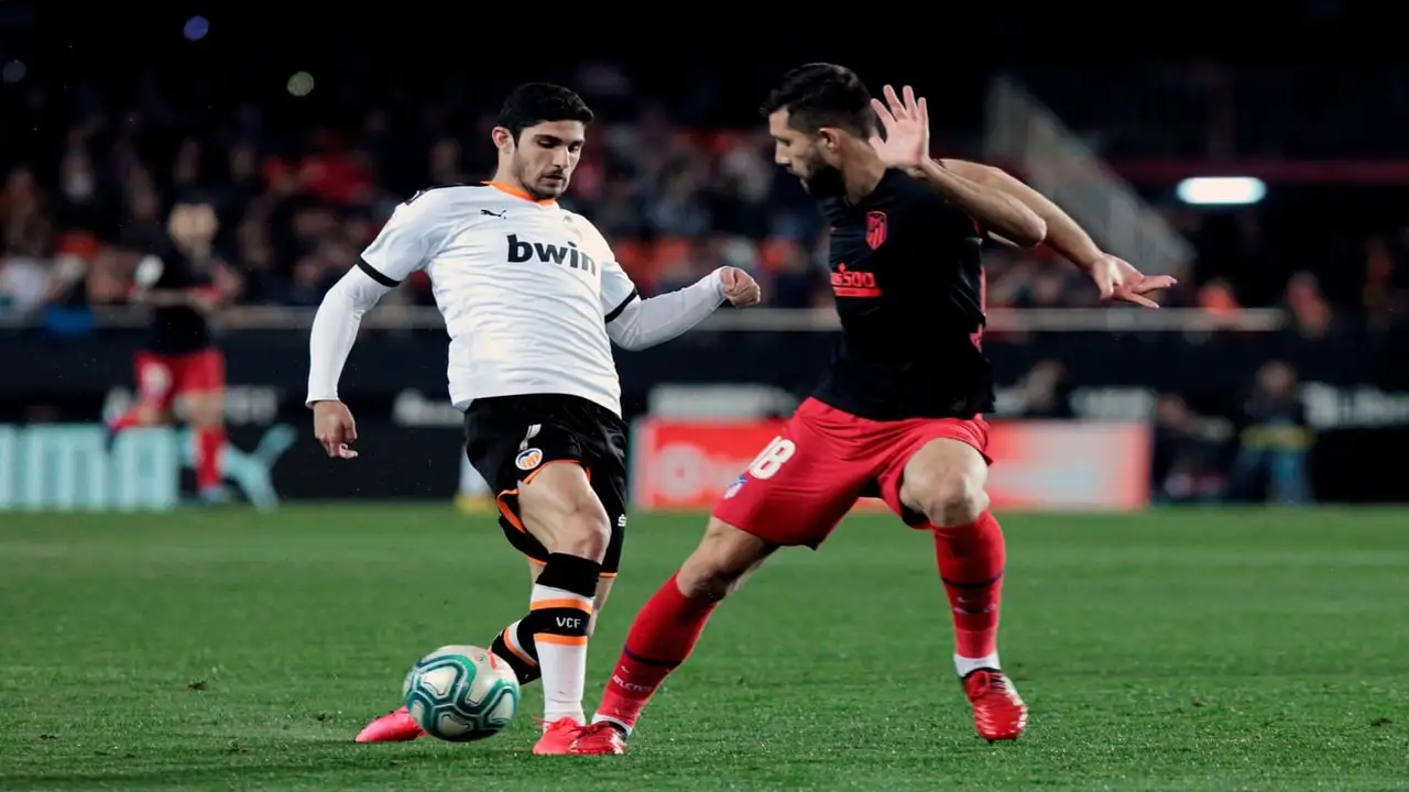 موعد وتفاصيل مواجهة فالنسيا وأتلتيكو مدريد اليوم في الدوري الإسباني والقنوات الناقلة